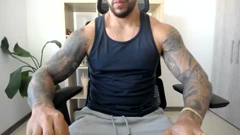 Snapshot of loganhod chatting on July 7, 2026, 7:40 pm Logan Wolfp online show from July 7, 2026, 7:40 pm