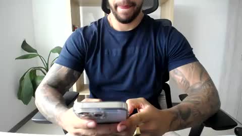 Snapshot of loganhod chatting on July 20, 2026, 10:01 pm Logan Wolfp online show from July 20, 2026, 10:01 pm