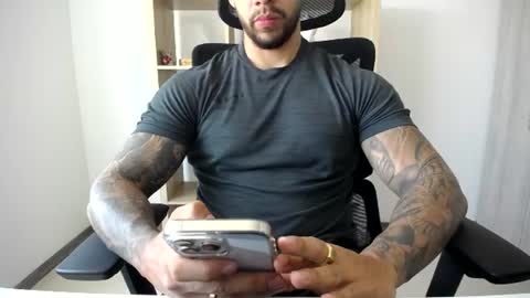 Snapshot of loganhod chatting on July 21, 2026, 5:37 pm Logan Wolfp online show from July 21, 2026, 5:37 pm