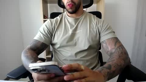 Snapshot of loganhod chatting on July 22, 2026, 9:50 pm Logan Wolfp online show from July 22, 2026, 9:50 pm