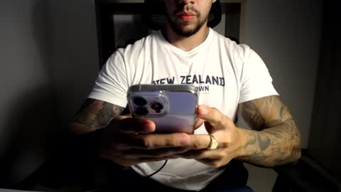 Snapshot of loganhod chatting on July 25, 2026, 11:35 pm Logan Wolfp online show from July 25, 2026, 11:35 pm