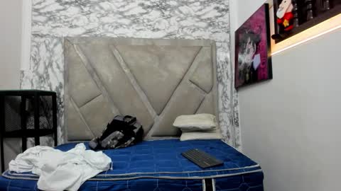 loganjhonson online show from September 23, 2025, 2:25 am