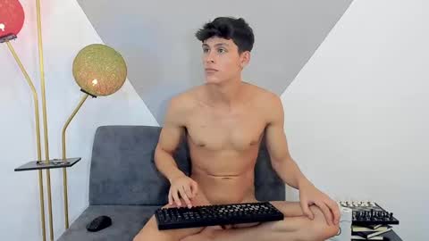 Snapshot of loganoficialx chatting on December 5, 2024, 3:39 pm loganoficialx online show from December 5, 2024, 3:39 pm