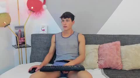 Snapshot of loganoficialx chatting on December 21, 2024, 7:56 am loganoficialx online show from December 21, 2024, 7:56 am