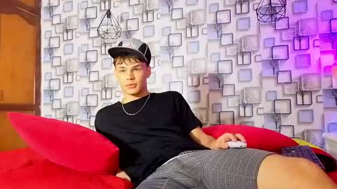 Snapshot of logansteel_ chatting on May 12, 2026, 6:54 am logansteel_ online show from May 12, 2026, 6:54 am