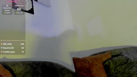 logantwink18 online show from October 5, 2025, 7:01 pm