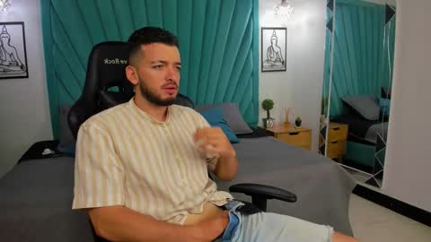 Snapshot of loganwolfjs chatting on February 21, 2026, 1:56 pm Logan Wolf online show from February 21, 2026, 1:56 pm