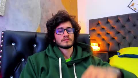 Loggan online show from December 19, 2024, 1:39 am