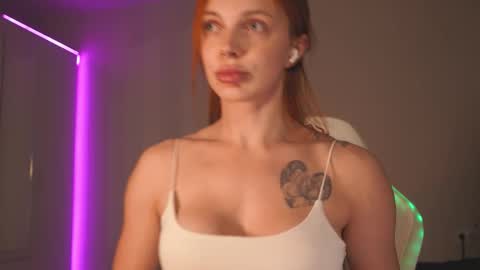 LoisVacation time  online show from November 4, 2025, 8:08 pm