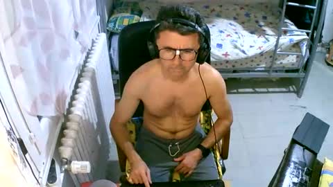 lokoum39 online show from October 19, 2025, 6:41 pm