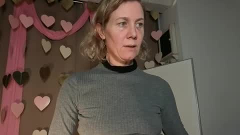 lola_belgium online show from February 13, 2026, 5:53 pm