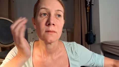 Snapshot of lola_belgium chatting on July 18, 2026, 8:40 am lola_belgium online show from July 18, 2026, 8:40 am