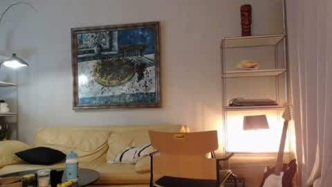 Lola online show from June 11, 2026, 9:02 pm