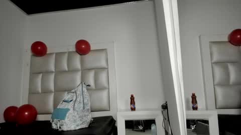 Snapshot of lola_js chatting on April 29, 2026, 11:58 am lola_js online show from April 29, 2026, 11:58 am