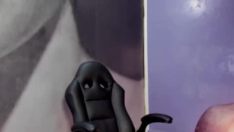 lola red online show from March 5, 2025, 2:45 pm