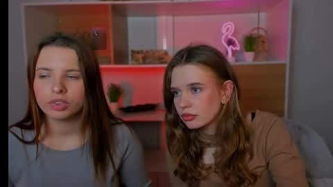 Lola online show from October 12, 2025, 7:02 pm