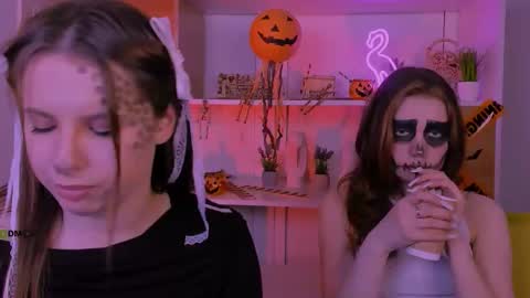 Lola online show from October 31, 2025, 8:54 pm