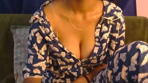Snapshot of lolaa_darling chatting on May 3, 2026, 5:35 am lolaa online show from May 3, 2026, 5:35 am
