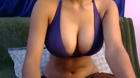 Snapshot of lolaa_darling chatting on May 28, 2026, 8:22 am lolaa online show from May 28, 2026, 8:22 am