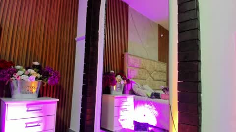 Lola Angel online show from April 4, 2026, 7:55 pm