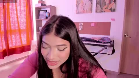 lolaasmith_21 online show from October 4, 2025, 8:51 pm