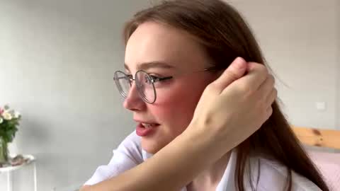 lolaatate online show from March 25, 2026, 5:02 am