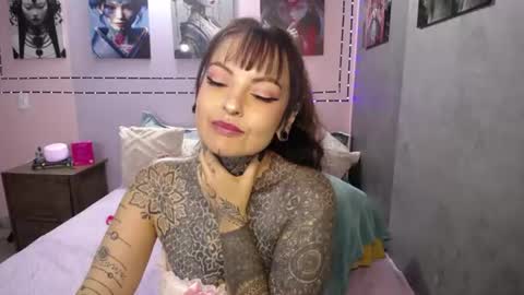 Snapshot of lolabrouse__ chatting on July 21, 2026, 8:55 pm Lola online show from July 21, 2026, 8:55 pm