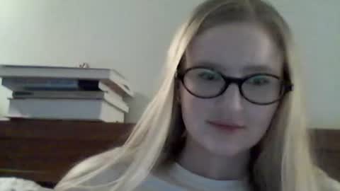 Snapshot of lolaglamour_ chatting on June 23, 2026, 6:28 pm lolaglamour_ online show from June 23, 2026, 6:28 pm