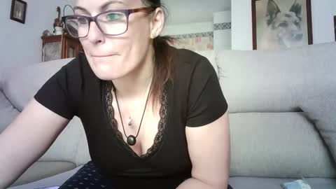 LOLA HUESO y ERIC online show from April 10, 2026, 8:52 am