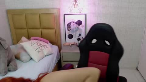 Snapshot of lolamaxi chatting on February 28, 2025, 3:04 am LOLA online show from February 28, 2025, 3:04 am