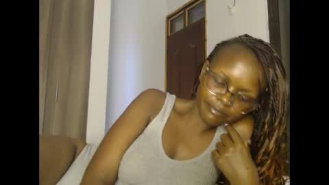 Snapshot of lolamia7 chatting on February 25, 2025, 7:42 am lolamia7 online show from February 25, 2025, 7:42 am