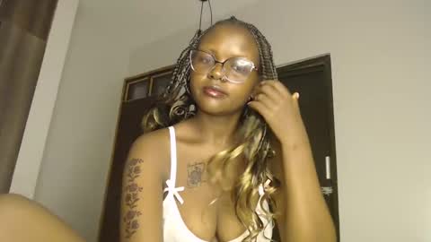 Snapshot of lolamia7 chatting on March 7, 2025, 4:13 am lolamia7 online show from March 7, 2025, 4:13 am