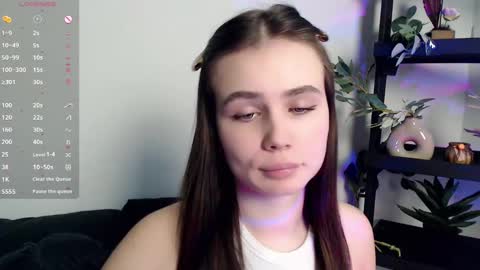 lolapalmer_ online show from December 3, 2024, 8:39 pm