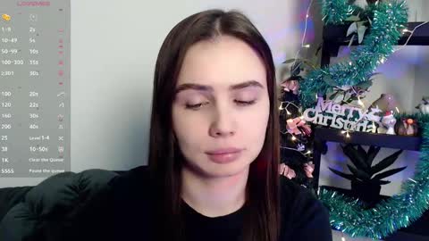 lolapalmer_ online show from December 22, 2024, 11:31 pm