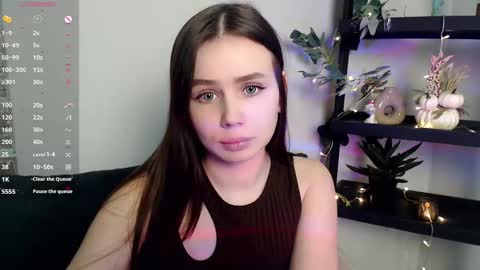 lolapalmer_ online show from February 4, 2025, 10:45 pm
