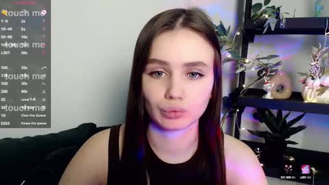 lolapalmer_ online show from February 10, 2025, 11:45 pm