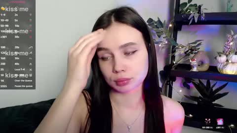 lolapalmer_ online show from February 18, 2025, 7:52 pm