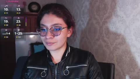 lolaricci online show from September 17, 2025, 4:41 pm