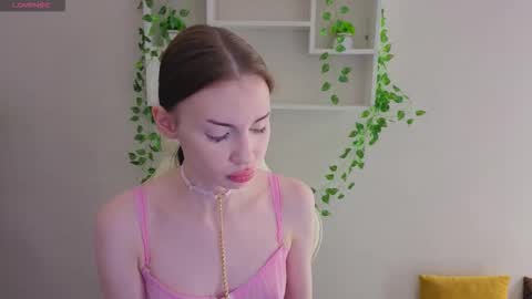 Lola online show from December 5, 2025, 9:29 am