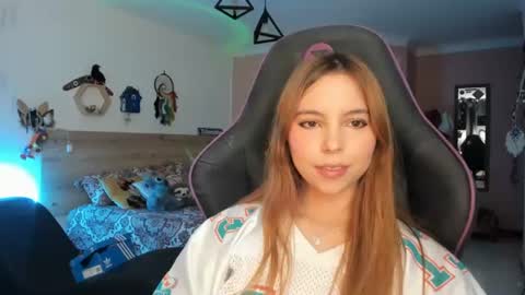 Snapshot of lolaverse chatting on August 4, 2026, 4:42 pm Lola doll online show from August 4, 2026, 4:42 pm