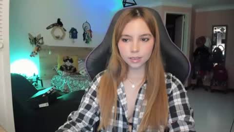Snapshot of lolaverse chatting on August 6, 2026, 5:37 pm Lola doll online show from August 6, 2026, 5:37 pm