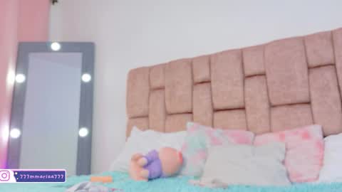 Lola online show from November 10, 2025, 3:44 pm