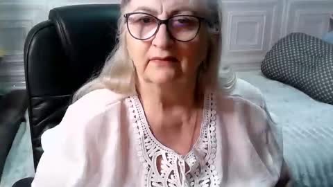Snapshot of lolkaalyss chatting on April 21, 2026, 11:38 am LolkaAlyss online show from April 21, 2026, 11:38 am