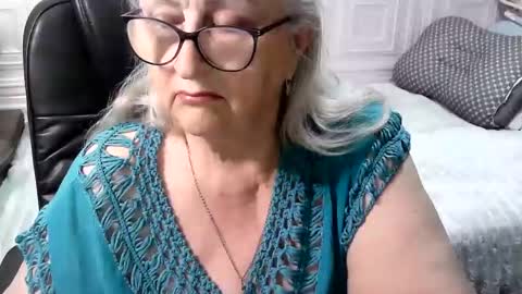 Snapshot of lolkaalyss chatting on April 26, 2026, 7:11 pm LolkaAlyss online show from April 26, 2026, 7:11 pm