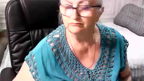 Snapshot of lolkaalyss chatting on April 27, 2026, 9:35 pm LolkaAlyss online show from April 27, 2026, 9:35 pm