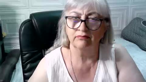Snapshot of lolkaalyss chatting on May 5, 2026, 8:39 pm LolkaAlyss online show from May 5, 2026, 8:39 pm