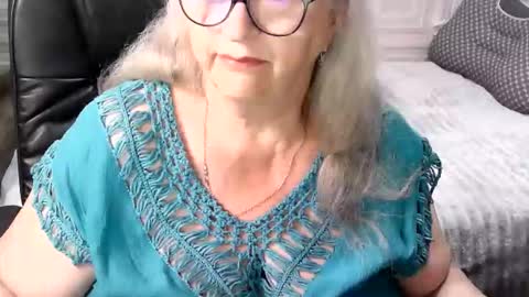 Snapshot of lolkaalyss chatting on May 10, 2026, 2:39 am LolkaAlyss online show from May 10, 2026, 2:39 am