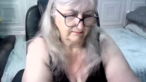 Snapshot of lolkaalyss chatting on May 10, 2026, 2:44 pm LolkaAlyss online show from May 10, 2026, 2:44 pm