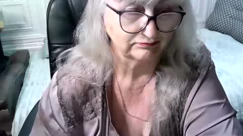 Snapshot of lolkaalyss chatting on May 17, 2026, 8:27 pm LolkaAlyss online show from May 17, 2026, 8:27 pm