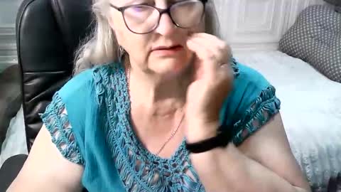Snapshot of lolkaalyss chatting on June 2, 2026, 7:54 am LolkaAlyss online show from June 2, 2026, 7:54 am